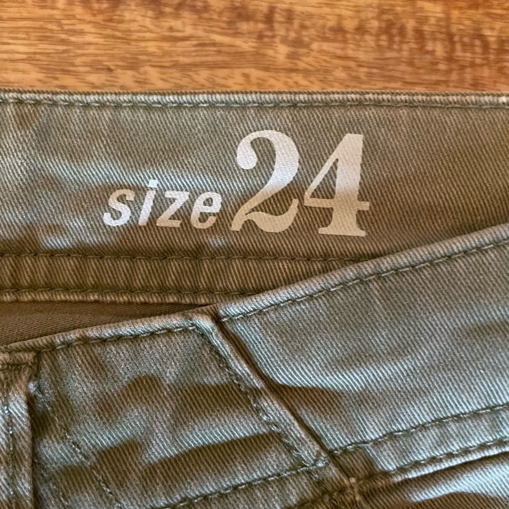 J. Crew Woman’s Olive Green Jeans, Waist Size 24 (Size 2) - Picture 4 of 7